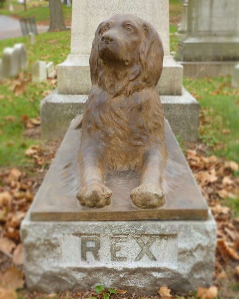 Rex the dog guards owners grave at Green-Wood