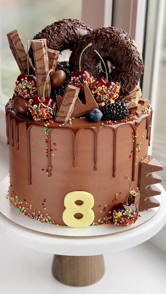 18 Amazing Cakes That All Fans of Chocolate Will Fall For Immediately