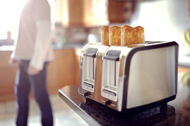 1800ss_thinkstock_rf_three_pieces_of_toast_in_toaster.jpg?resize=375px:250px&output-quality=50