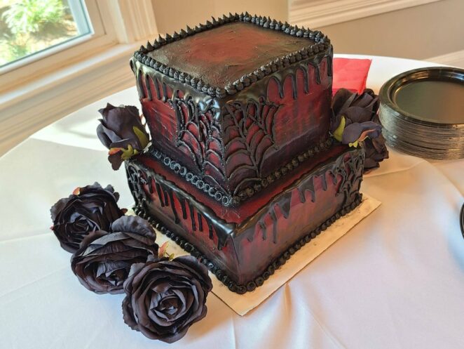 21 Couples Who Surprised Their Guests With a Crazy Wedding Cake