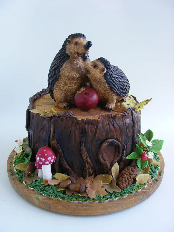 16 Delightful Cakes With a Forest Decoration